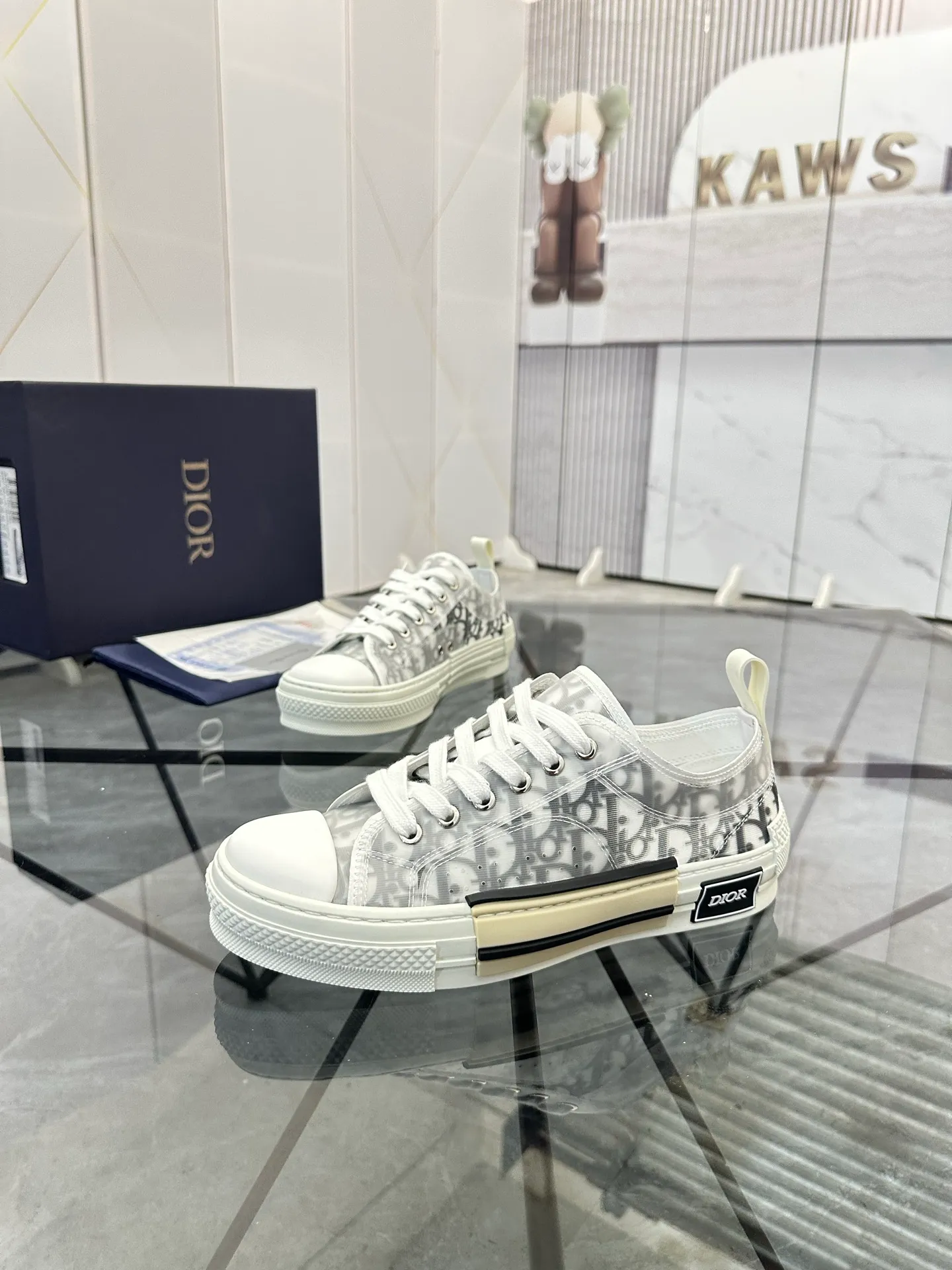 Selling men's shoes 💰: 💰P400¥ Product trademark: Dio* "Dior*" low-top casual shoes Regular size: 36-45 (can be customized to 46) Couple style B23 Product materials: Upper imported original fabric, breathable lining, original outsole. No.: 007